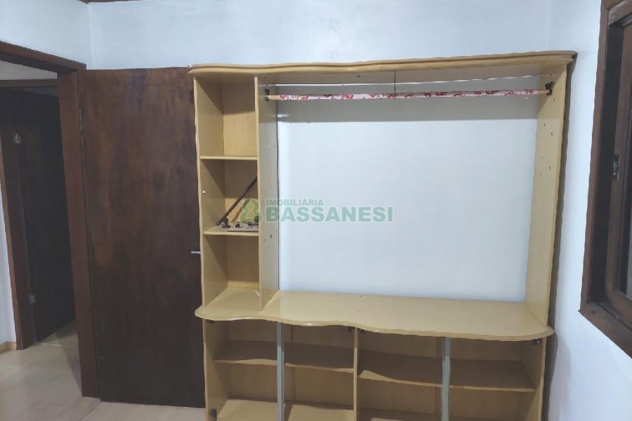 Casa com 154m², 3 dormitórios, 3 vagas, no bairro Charqueadas em Caxias do Sul para Comprar