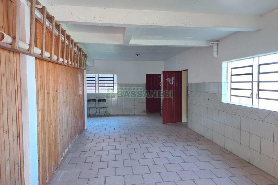 Casa com 154m², 3 dormitórios, 3 vagas, no bairro Charqueadas em Caxias do Sul para Comprar