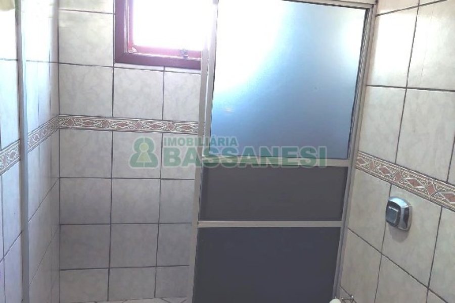 Casa com 154m², 3 dormitórios, 3 vagas, no bairro Charqueadas em Caxias do Sul para Comprar