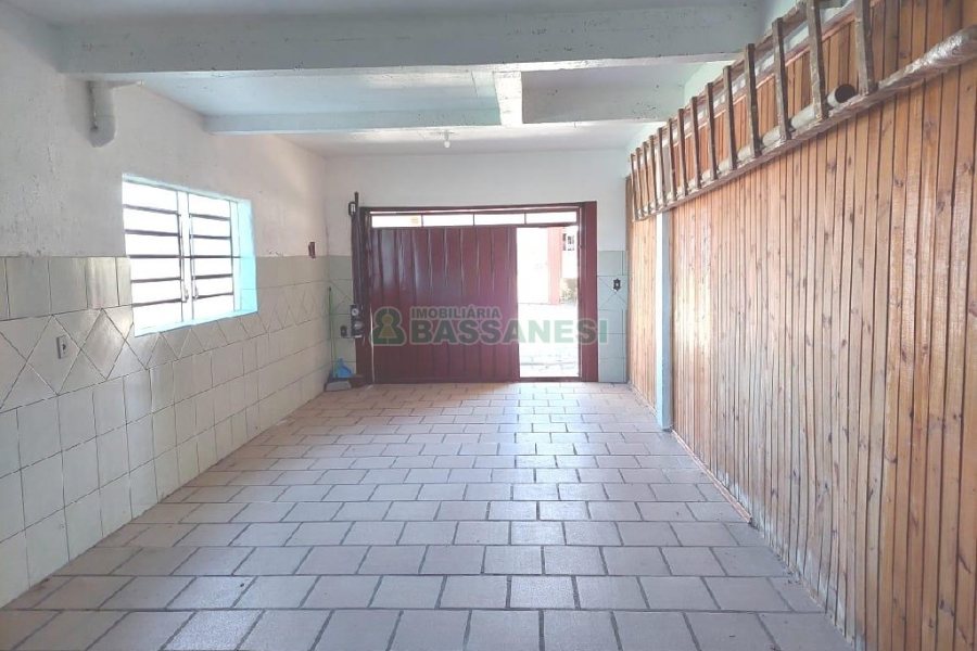 Casa com 154m², 3 dormitórios, 3 vagas, no bairro Charqueadas em Caxias do Sul para Comprar
