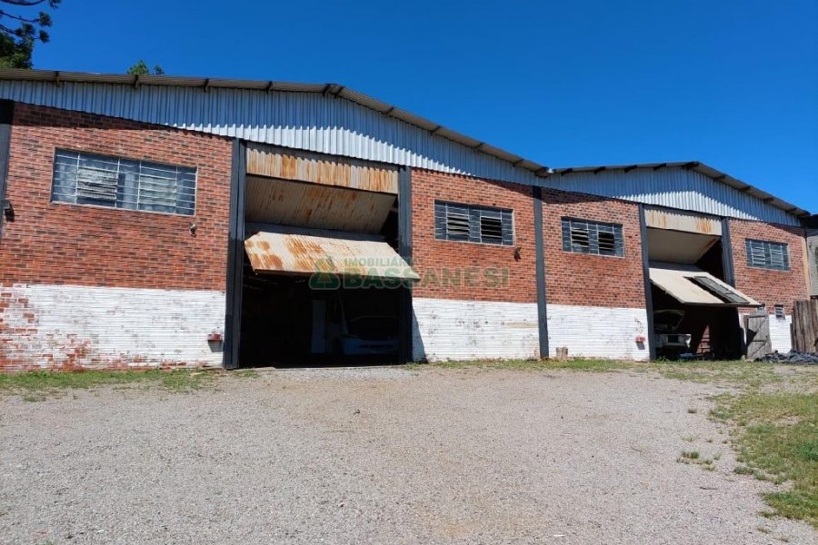 Pavilhão com 1200m², no bairro Santa Fé em Caxias do Sul para Comprar