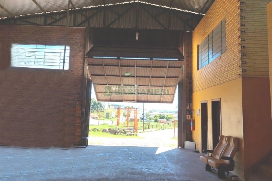 Pavilhão com 1200m², no bairro Santa Fé em Caxias do Sul para Comprar