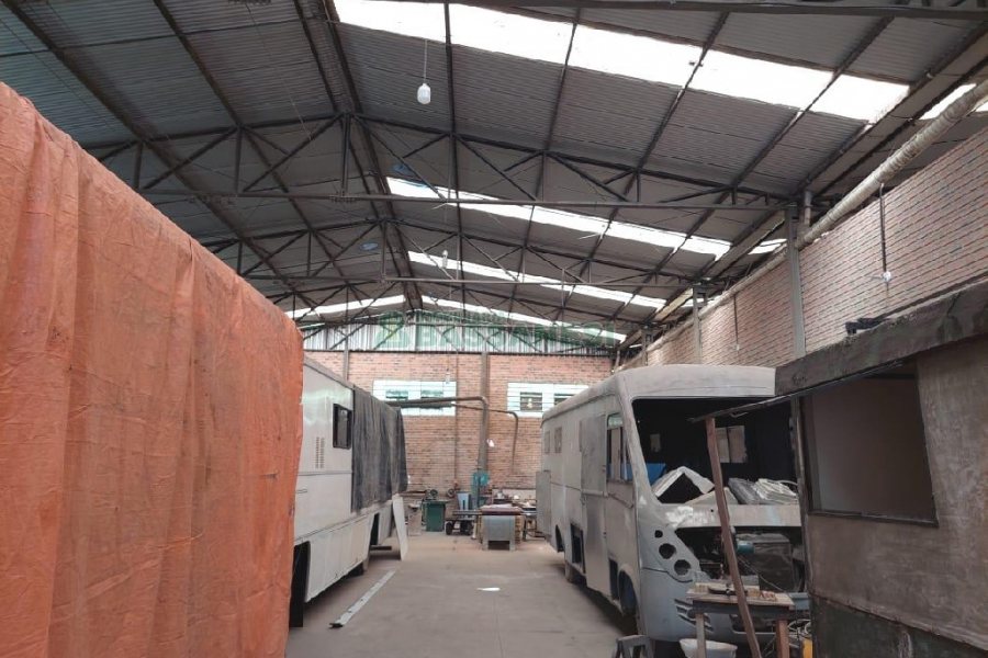 Pavilhão com 1200m², no bairro Santa Fé em Caxias do Sul para Comprar