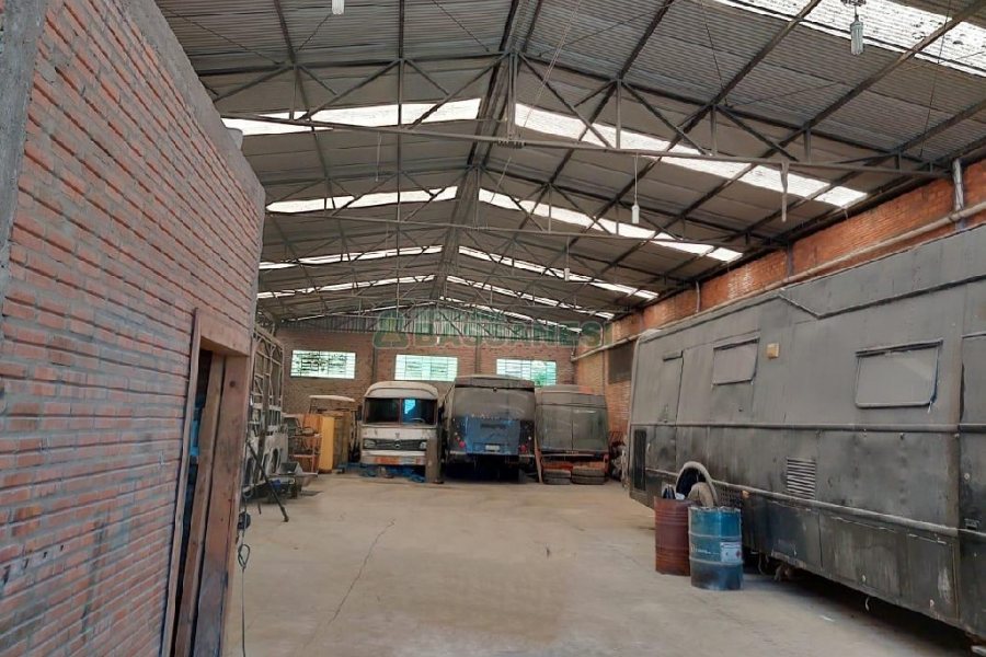 Pavilhão com 1200m², no bairro Santa Fé em Caxias do Sul para Comprar