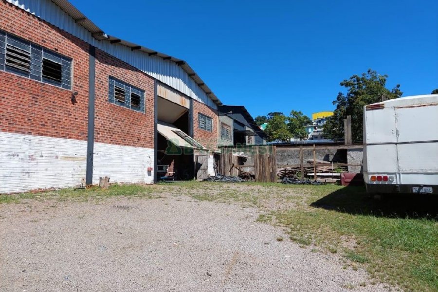 Pavilhão com 1200m², no bairro Santa Fé em Caxias do Sul para Comprar