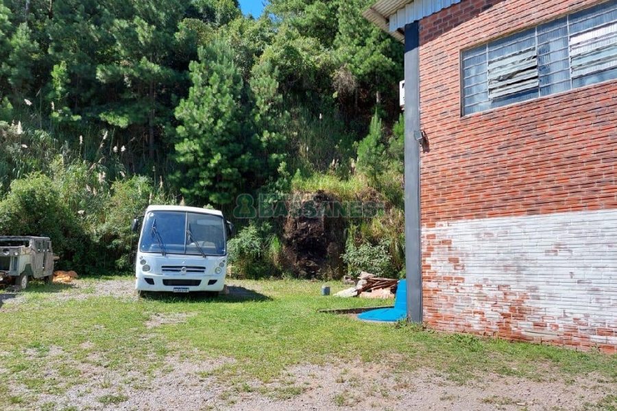 Pavilhão com 1200m², no bairro Santa Fé em Caxias do Sul para Comprar