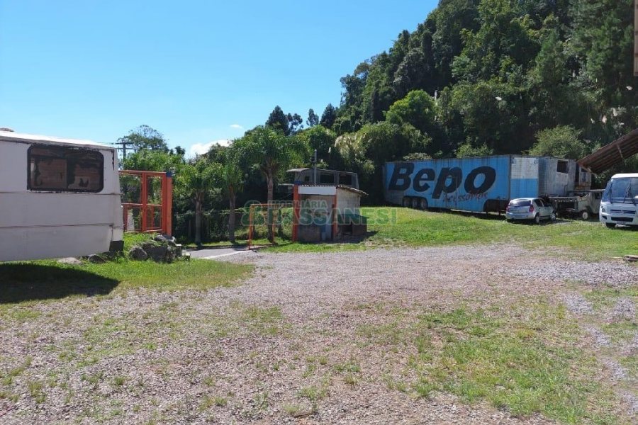 Pavilhão com 1200m², no bairro Santa Fé em Caxias do Sul para Comprar