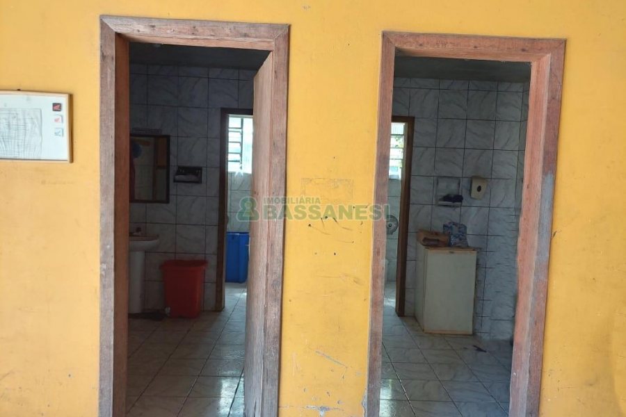 Pavilhão com 1200m², no bairro Santa Fé em Caxias do Sul para Comprar