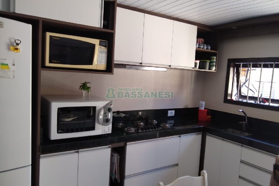 Casa, 3 dormitórios, 4 vagas, no bairro Vila Leon em Caxias do Sul para Comprar