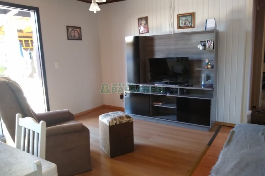 Casa, 3 dormitórios, 4 vagas, no bairro Vila Leon em Caxias do Sul para Comprar