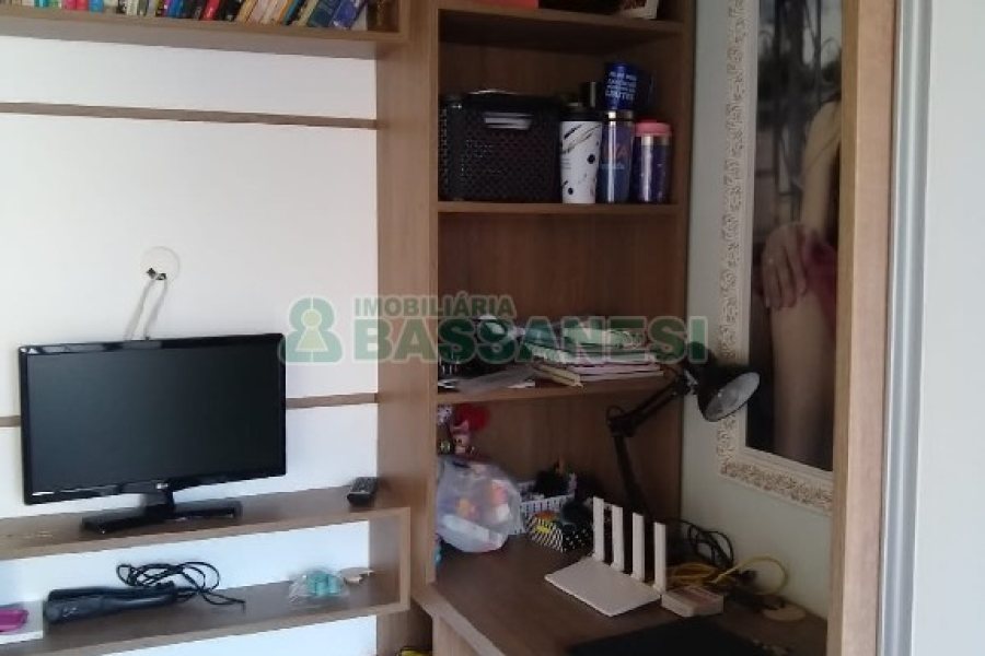 Casa, 3 dormitórios, 4 vagas, no bairro Vila Leon em Caxias do Sul para Comprar
