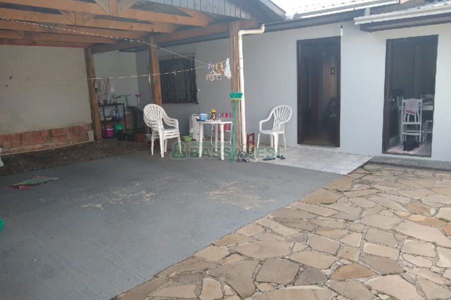 Casa, 3 dormitórios, 4 vagas, no bairro Vila Leon em Caxias do Sul para Comprar