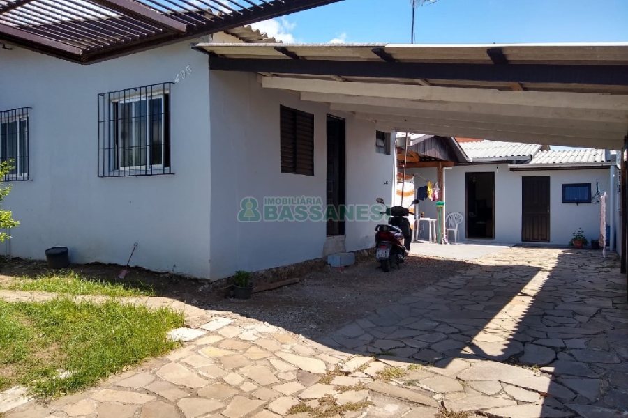 Casa, 3 dormitórios, 4 vagas, no bairro Vila Leon em Caxias do Sul para Comprar
