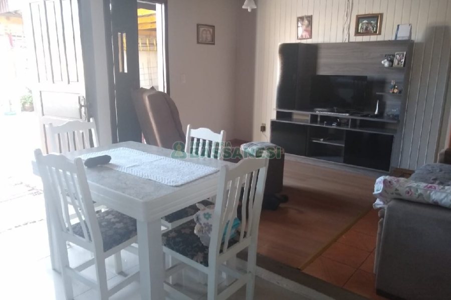Casa, 3 dormitórios, 4 vagas, no bairro Vila Leon em Caxias do Sul para Comprar