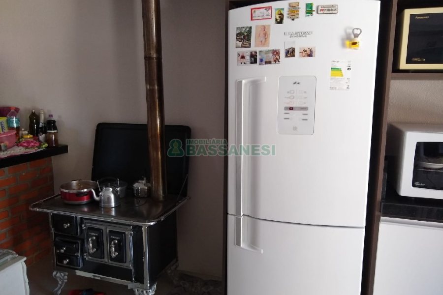 Casa, 3 dormitórios, 4 vagas, no bairro Vila Leon em Caxias do Sul para Comprar
