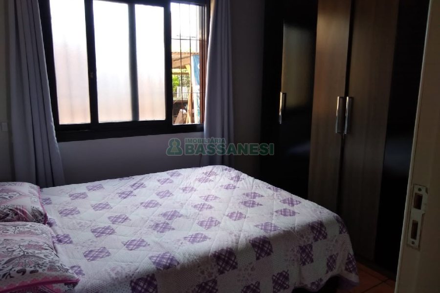Casa, 3 dormitórios, 4 vagas, no bairro Vila Leon em Caxias do Sul para Comprar