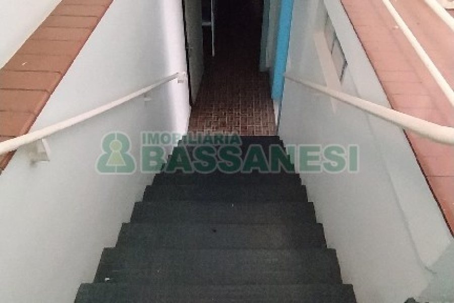 Casa Comercial com 470m², 4 dormitórios, 1 vaga, no bairro Centro em Caxias do Sul para Comprar