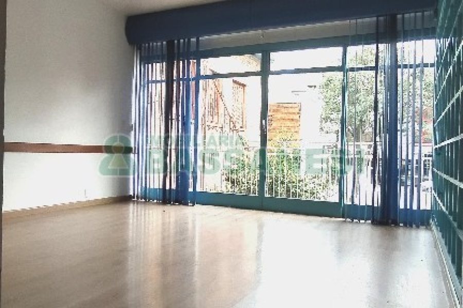 Casa Comercial com 470m², 4 dormitórios, 1 vaga, no bairro Centro em Caxias do Sul para Comprar