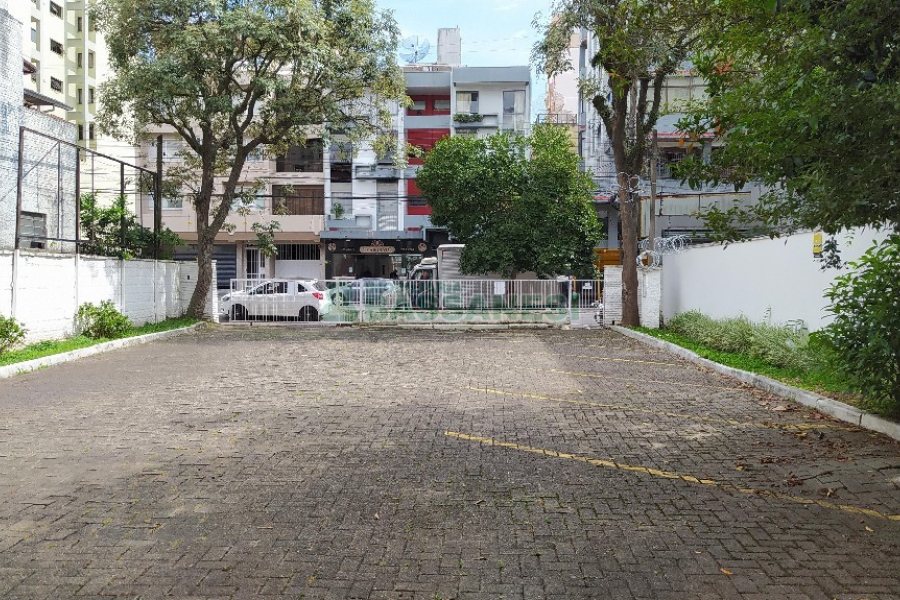 Casa Comercial com 470m², 4 dormitórios, 1 vaga, no bairro Centro em Caxias do Sul para Comprar