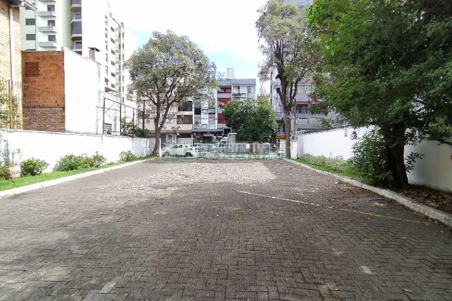 Casa Comercial com 470m², 4 dormitórios, 1 vaga, no bairro Centro em Caxias do Sul para Comprar