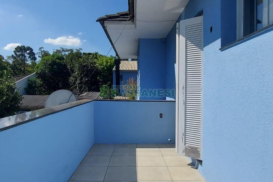 Casa Mobiliada com 500m², 5 dormitórios, 4 vagas, no bairro Sant Etiene em Caxias do Sul para Comprar