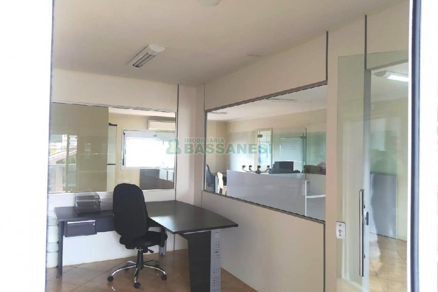 Casa Comercial com 136m², no bairro Universitário em Caxias do Sul para Alugar