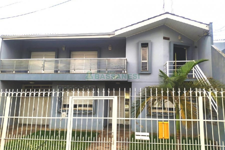 Casa Comercial com 136m², no bairro Universitário em Caxias do Sul para Alugar