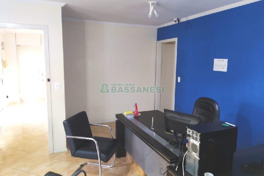 Casa Comercial com 136m², no bairro Universitário em Caxias do Sul para Alugar