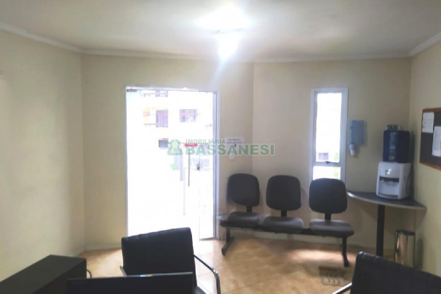 Casa Comercial com 136m², no bairro Universitário em Caxias do Sul para Alugar