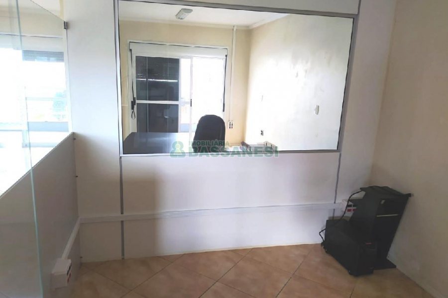 Casa Comercial com 136m², no bairro Universitário em Caxias do Sul para Alugar