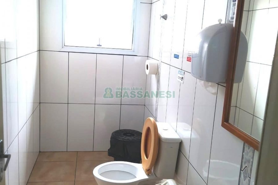 Casa Comercial com 136m², no bairro Universitário em Caxias do Sul para Alugar