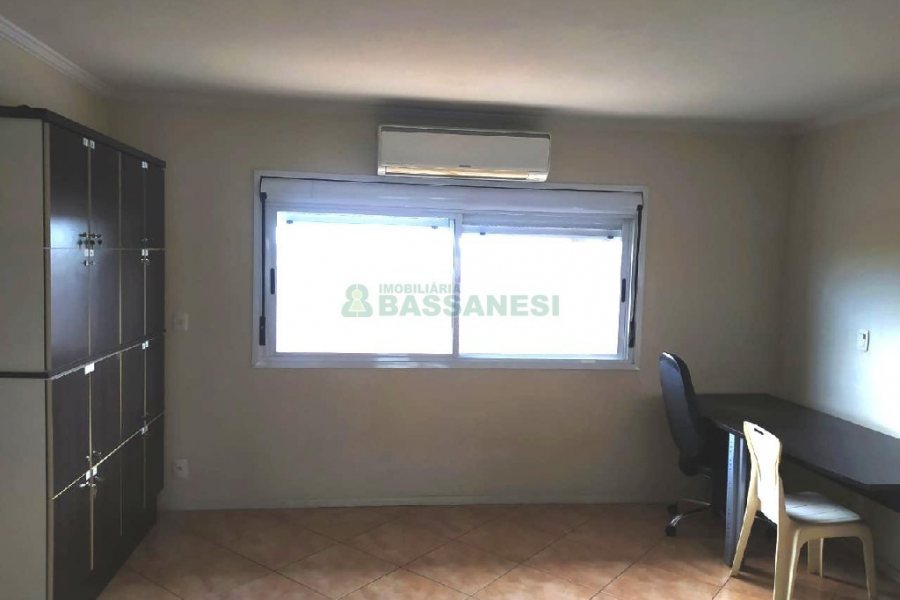 Casa Comercial com 136m², no bairro Universitário em Caxias do Sul para Alugar