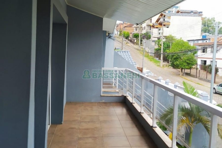 Casa Comercial com 136m², no bairro Universitário em Caxias do Sul para Alugar