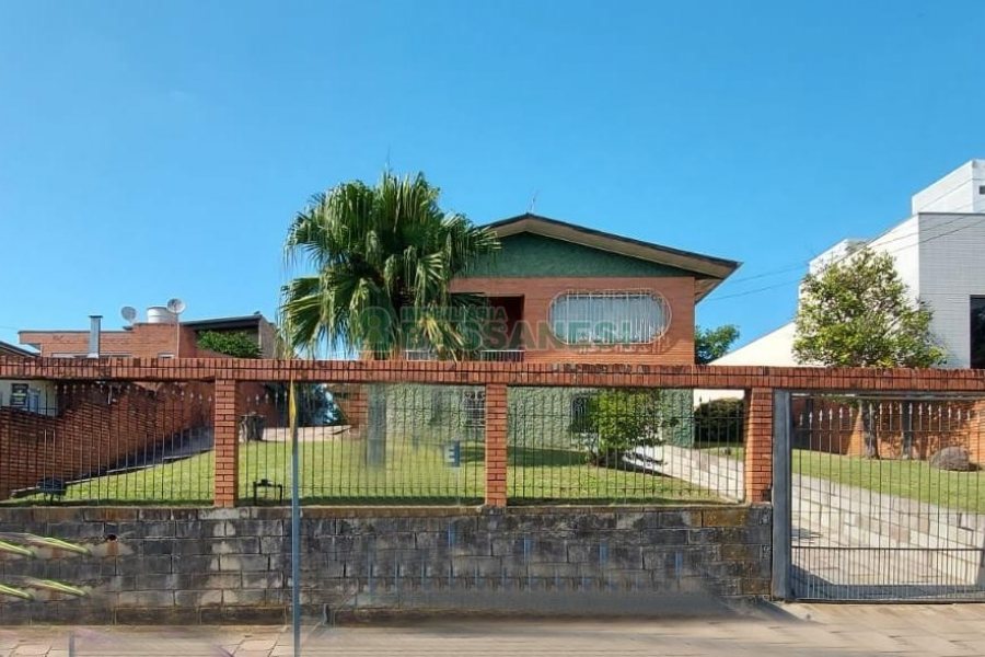 Casa com 277m², 2 dormitórios, 4 vagas, no bairro Santa Catarina em Caxias do Sul para Comprar