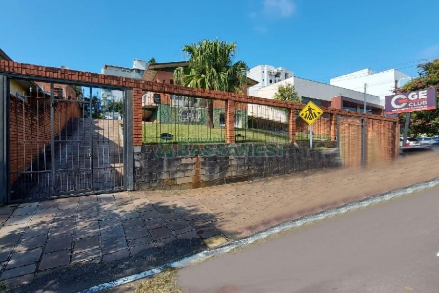 Casa com 277m², 2 dormitórios, 4 vagas, no bairro Santa Catarina em Caxias do Sul para Comprar