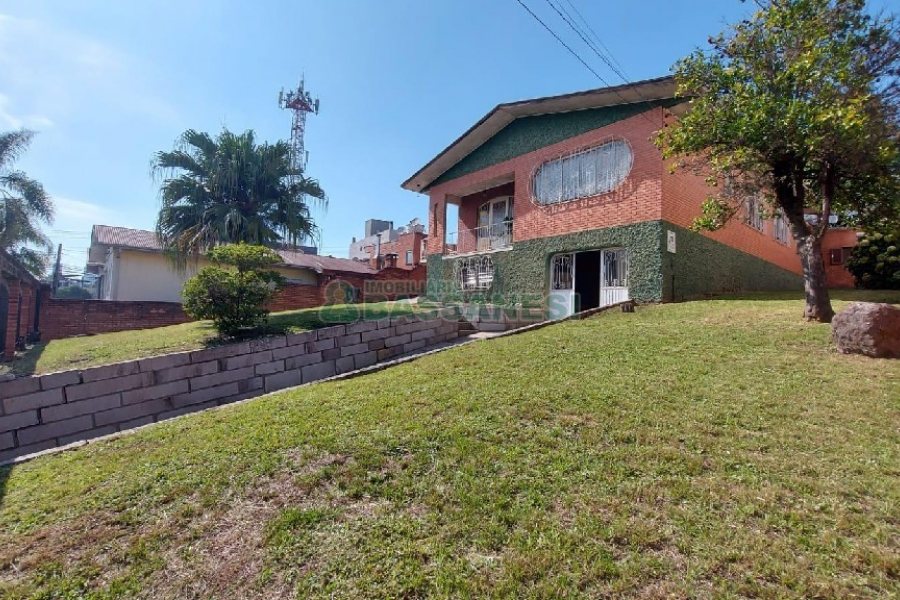 Casa com 277m², 2 dormitórios, 4 vagas, no bairro Santa Catarina em Caxias do Sul para Comprar