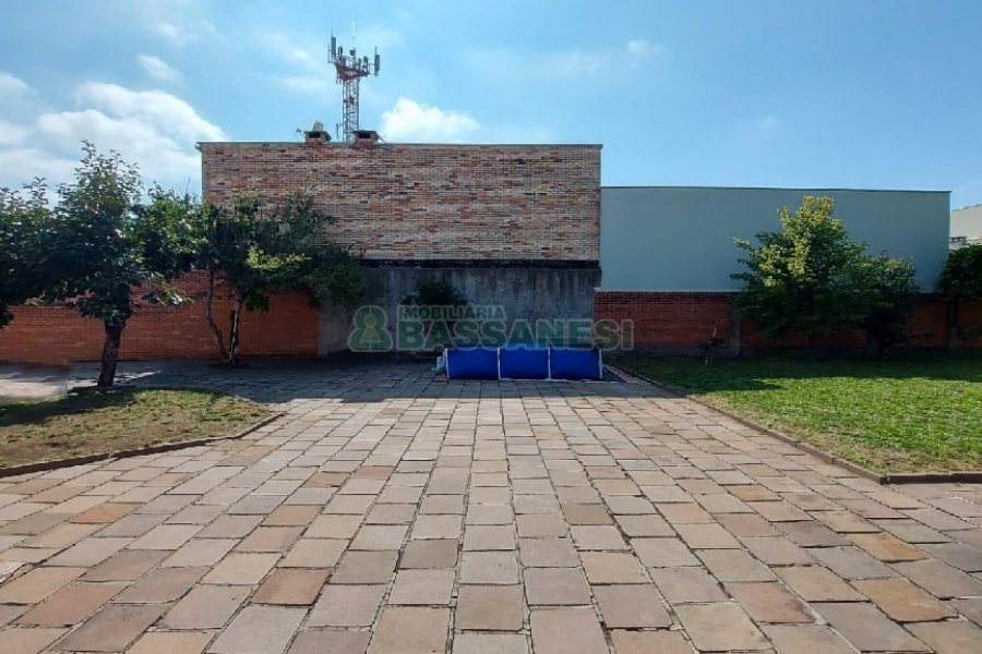 Casa com 277m², 2 dormitórios, 4 vagas, no bairro Santa Catarina em Caxias do Sul para Comprar