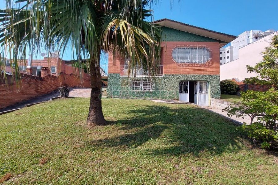 Casa com 277m², 2 dormitórios, 4 vagas, no bairro Santa Catarina em Caxias do Sul para Comprar