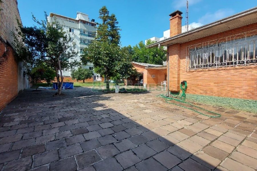 Casa com 277m², 2 dormitórios, 4 vagas, no bairro Santa Catarina em Caxias do Sul para Comprar