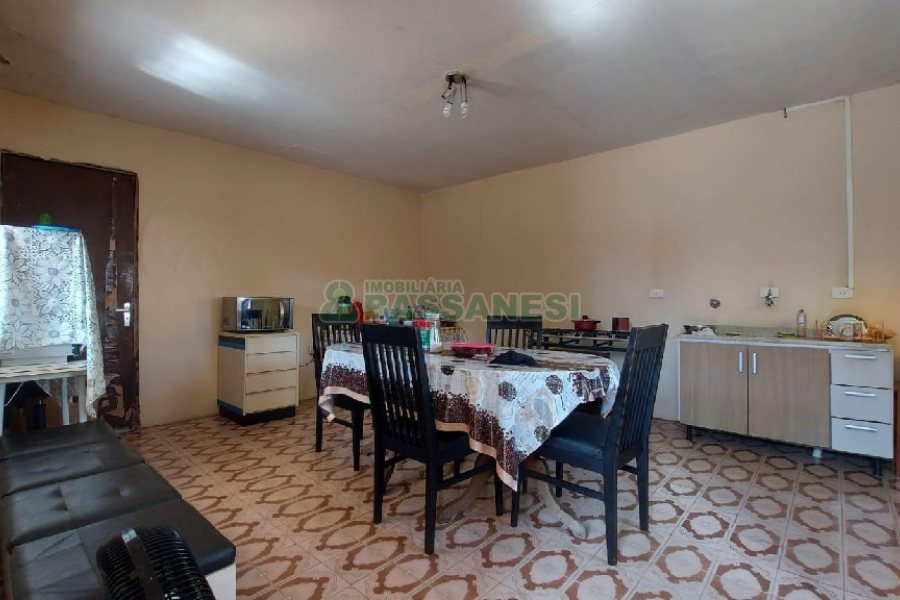 Casa com 277m², 2 dormitórios, 4 vagas, no bairro Santa Catarina em Caxias do Sul para Comprar