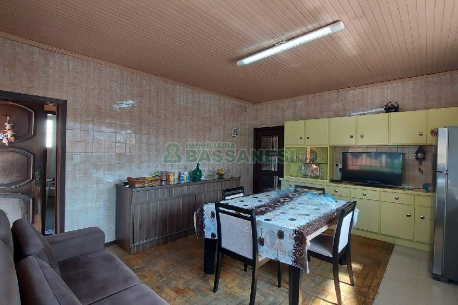Casa com 277m², 2 dormitórios, 4 vagas, no bairro Santa Catarina em Caxias do Sul para Comprar