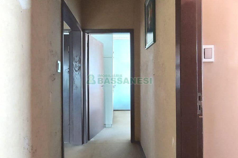 Casa com 277m², 2 dormitórios, 4 vagas, no bairro Santa Catarina em Caxias do Sul para Comprar