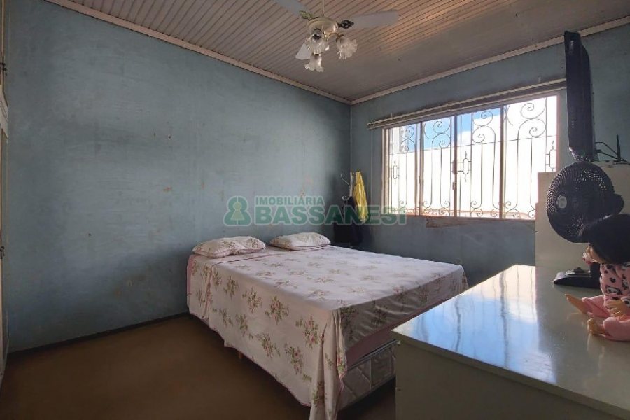 Casa com 277m², 2 dormitórios, 4 vagas, no bairro Santa Catarina em Caxias do Sul para Comprar
