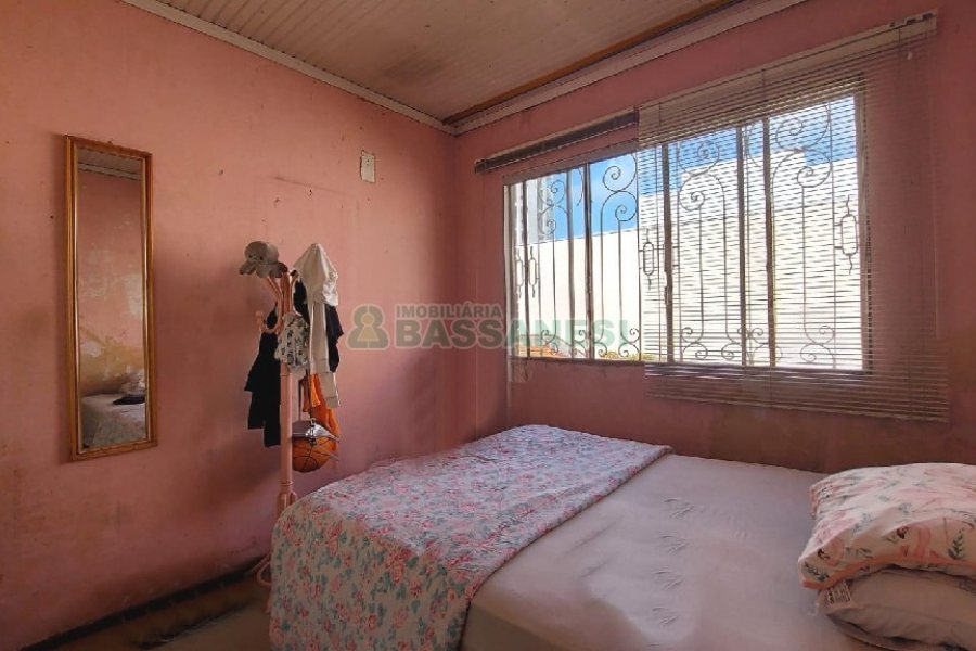 Casa com 277m², 2 dormitórios, 4 vagas, no bairro Santa Catarina em Caxias do Sul para Comprar