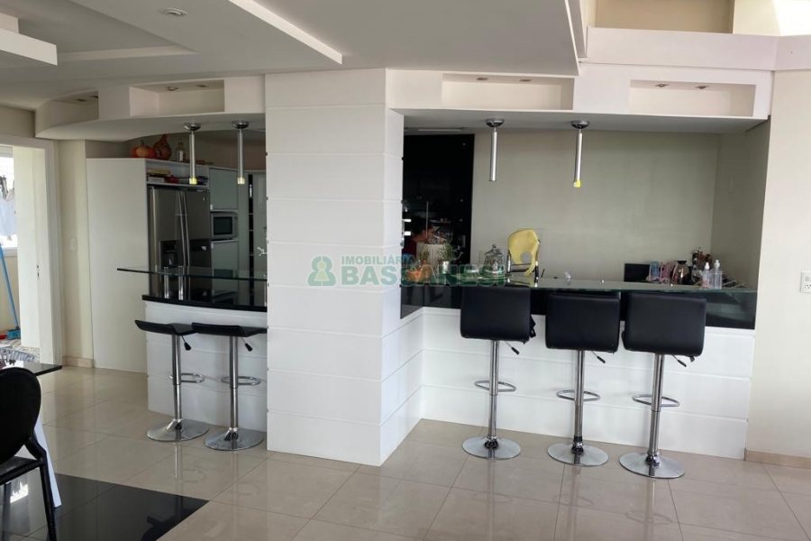 Apto Mobiliado com 270m², 4 dormitórios, 4 vagas, no bairro Madureira em Caxias do Sul para Comprar