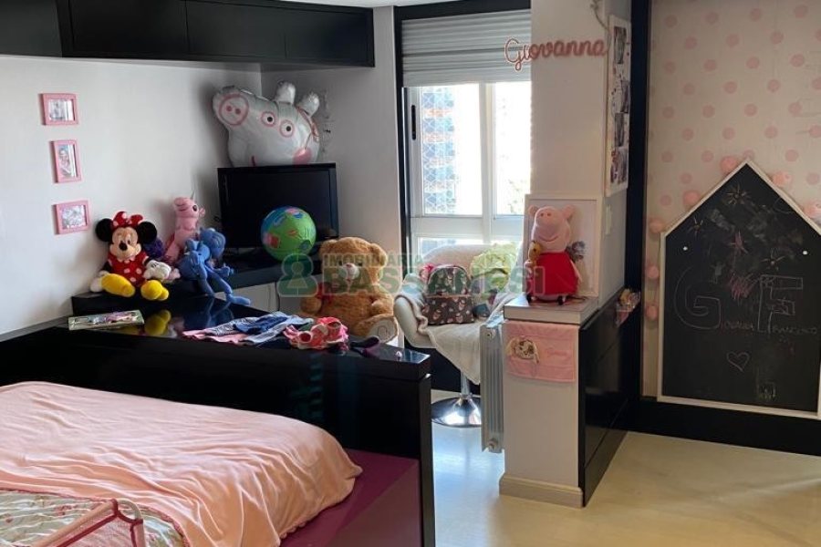 Apto Mobiliado com 270m², 4 dormitórios, 4 vagas, no bairro Madureira em Caxias do Sul para Comprar