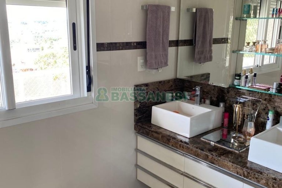 Apto Mobiliado com 270m², 4 dormitórios, 4 vagas, no bairro Madureira em Caxias do Sul para Comprar