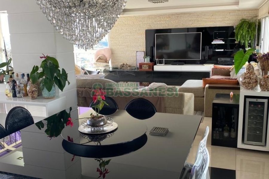 Apto Mobiliado com 270m², 4 dormitórios, 4 vagas, no bairro Madureira em Caxias do Sul para Comprar