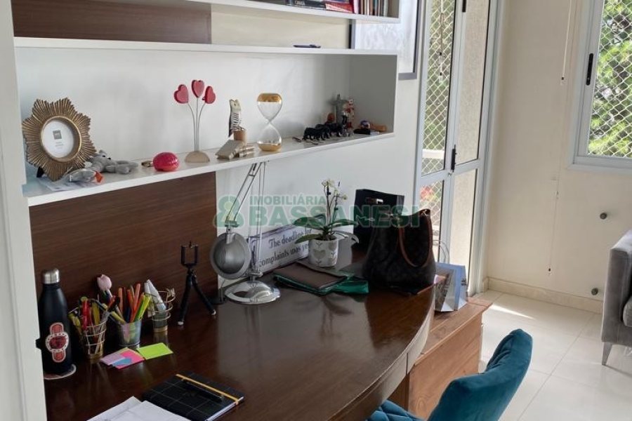 Apto Mobiliado com 270m², 4 dormitórios, 4 vagas, no bairro Madureira em Caxias do Sul para Comprar