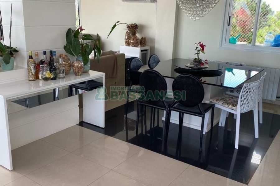 Apto Mobiliado com 270m², 4 dormitórios, 4 vagas, no bairro Madureira em Caxias do Sul para Comprar